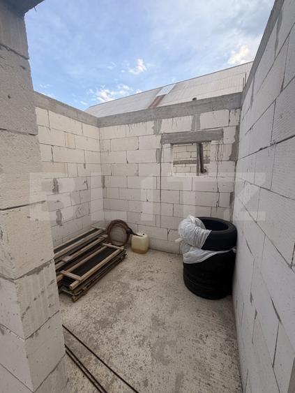 Casă individuală cu 3 camere cu Canalizare în Exterior Vest