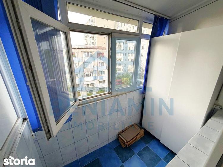 Apartament cu 3 camere semidecomandat în Craiovița Nouă