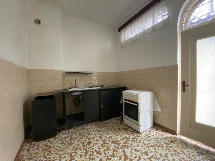 Casă individuală cu 4 camere cu Canalizare în Floreasca