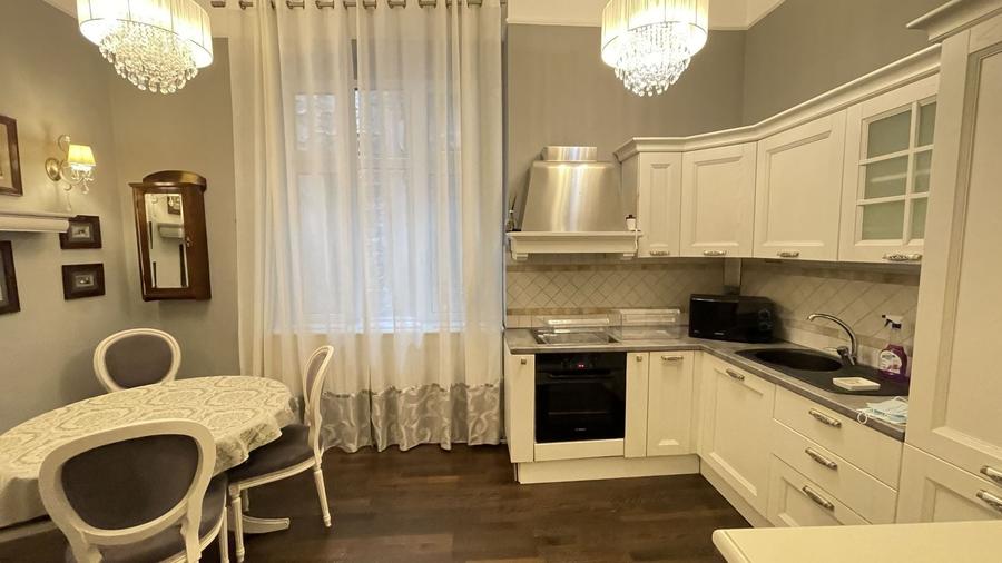 Apartament cu 3 camere semidecomandat, mobilat în Neptun