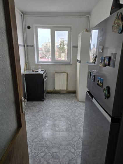 Apartament cu 3 camere semidecomandat în Central