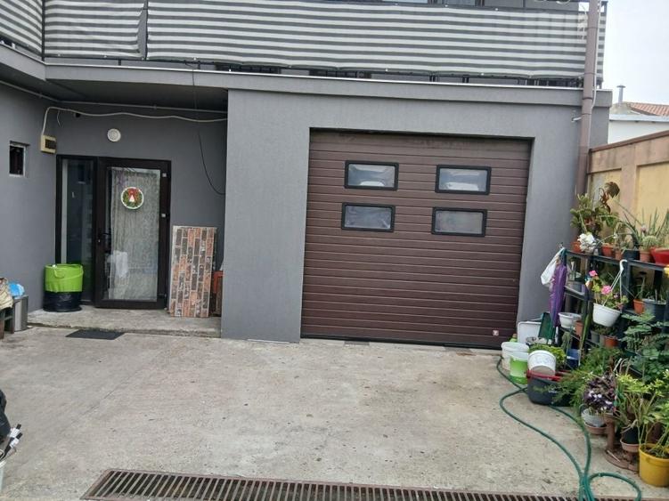 Casă cu 4 camere în Exterior Vest