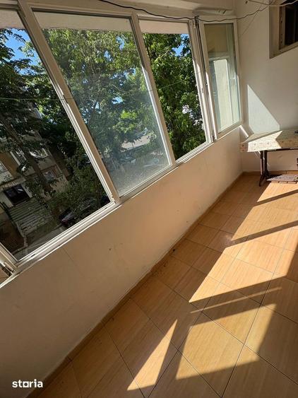 Apartament cu 3 camere semidecomandat în Militari