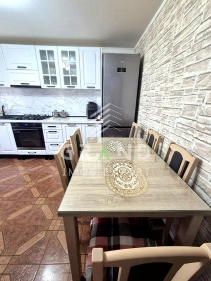Apartament cu 3 camere semidecomandat, mobilat în Iris