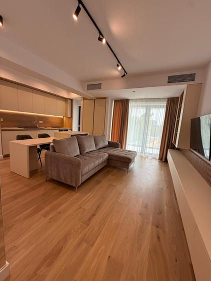 Apartament cu 3 camere decomandat în Băneasa