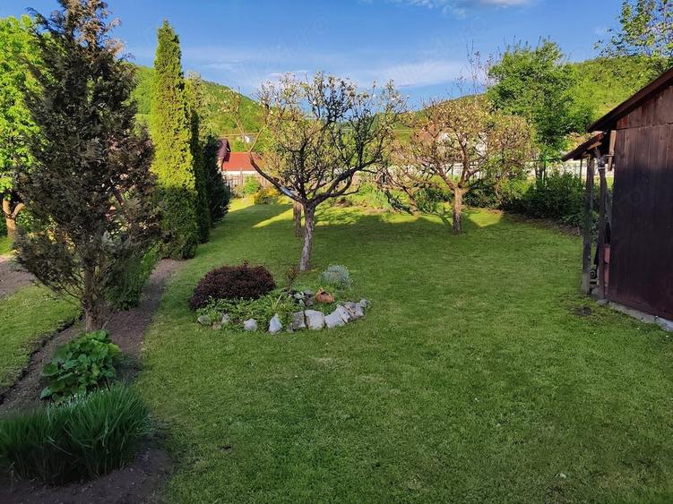 Casă cu 3 camere cu Teren 860 Mp în Praid
