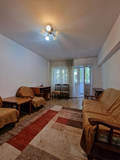 Apartament cu 3 camere decomandat în Colentina