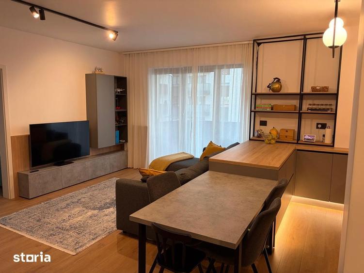 Apartament cu 3 camere semidecomandat în Dâmbul Rotund