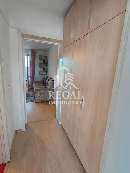 Apartament cu 2 camere semidecomandat, mobilat în Central