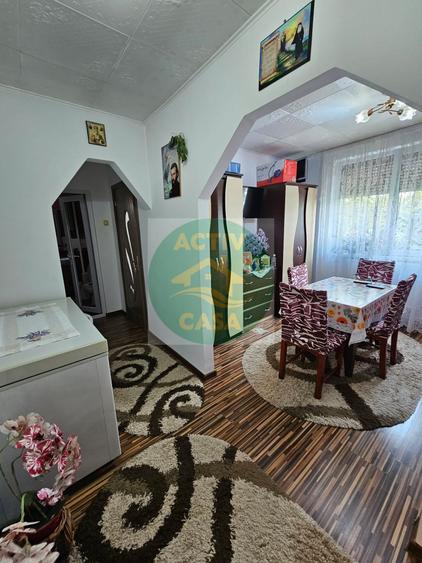Apartament cu 3 camere decomandat în Est
