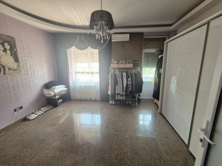 Apartament cu 4 camere semidecomandat în Cișmigiu