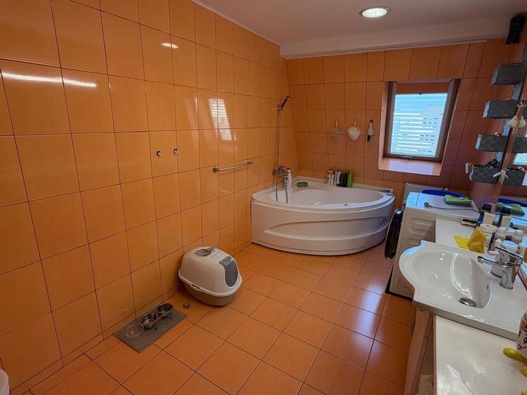 Apartament cu 3 camere în Florești