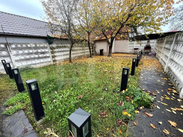 Casă individuală cu 6 camere cu Canalizare în Semicentral
