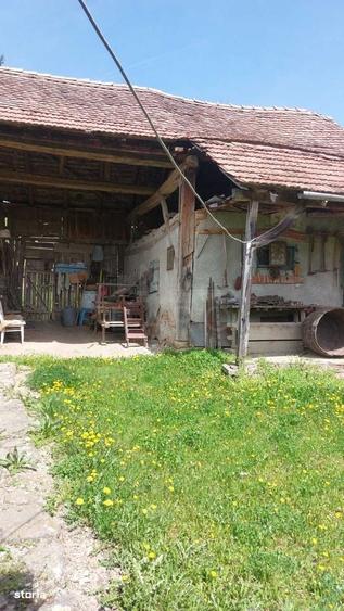 Casă cu 4 camere în Coroi