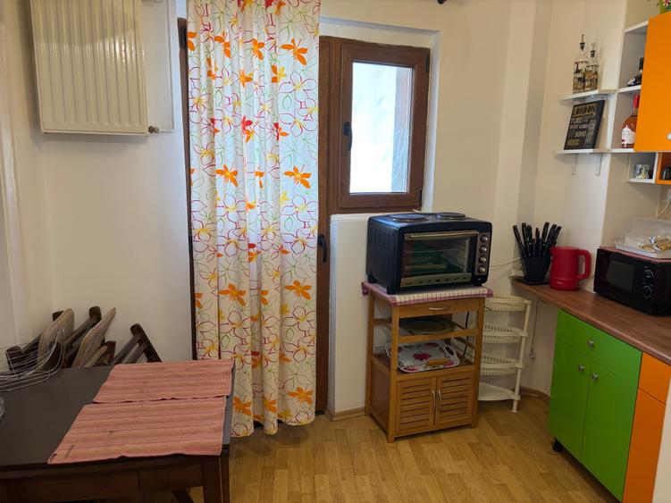 Apartament cu 3 camere semidecomandat în Cotroceni