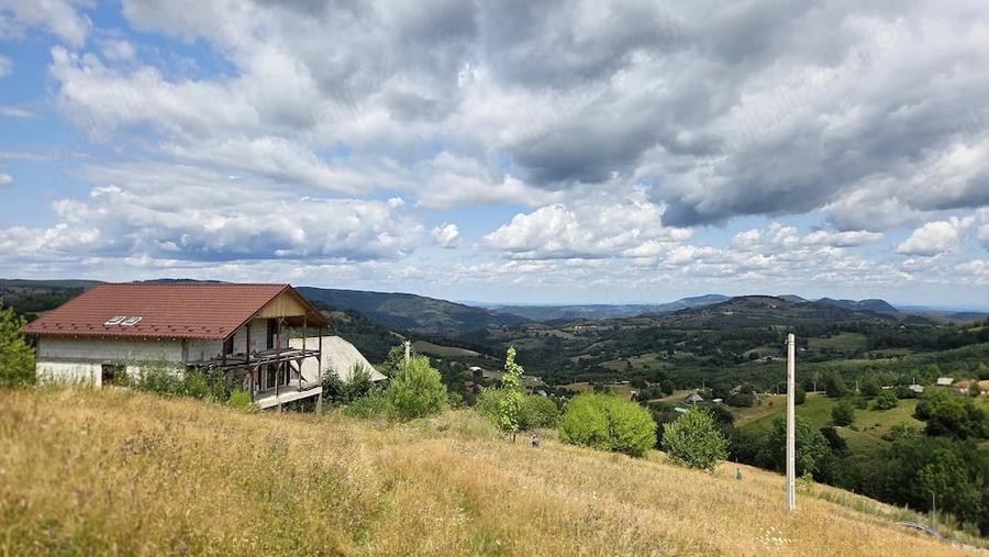 Casă cu 6 camere cu Teren 5600 Mp în Vișagu