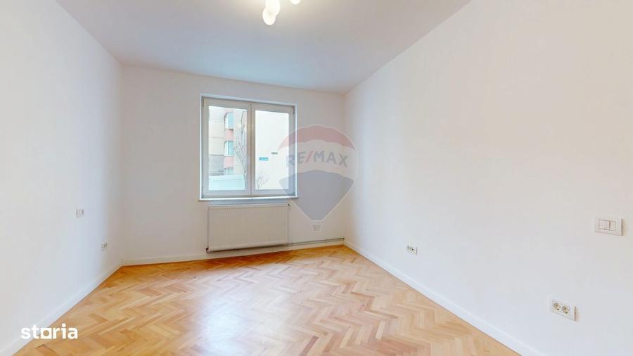 Casă cu 5 camere cu Teren 540 Mp în Central