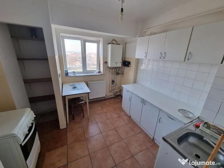 Garsonieră decomandată în Km 4
