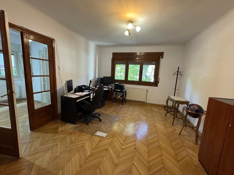 Apartament cu 5 camere în Dorobanți