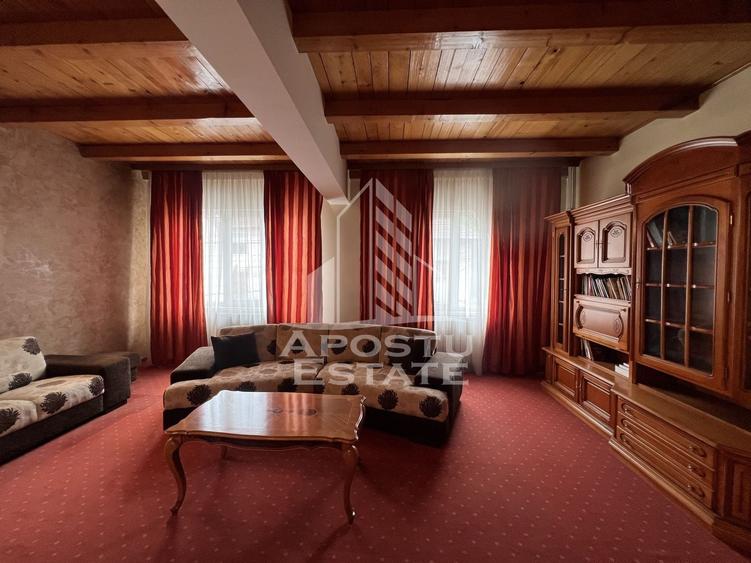 Apartament cu 3 camere semidecomandat, mobilat în Lipovei