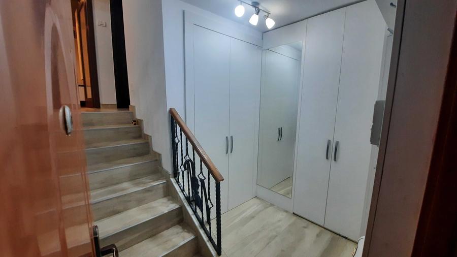 Apartament cu 3 camere decomandat în Polivalentă