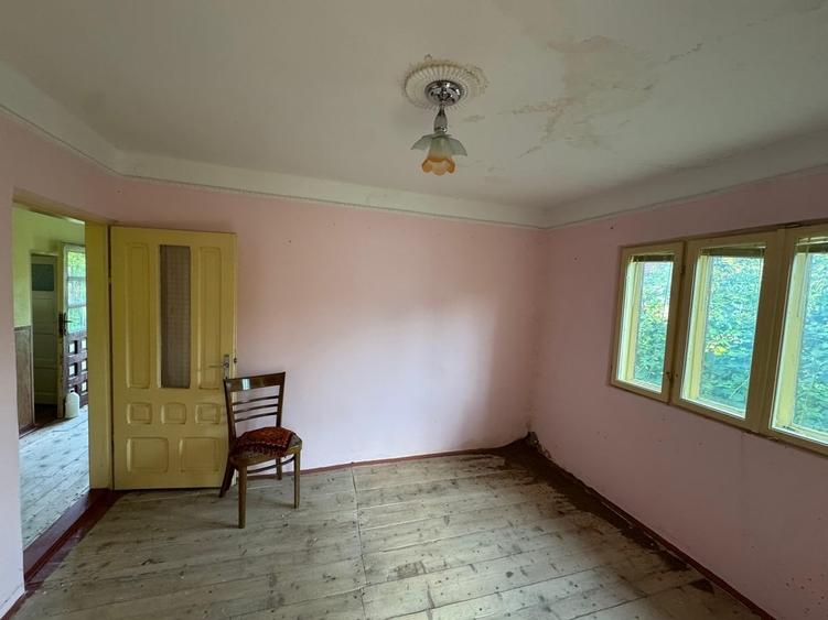 Casă cu 4 camere cu Teren 2224 Mp în Central