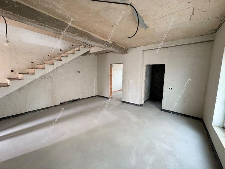 Duplex cu 4 camere cu Canalizare în Moșnița Nouă
