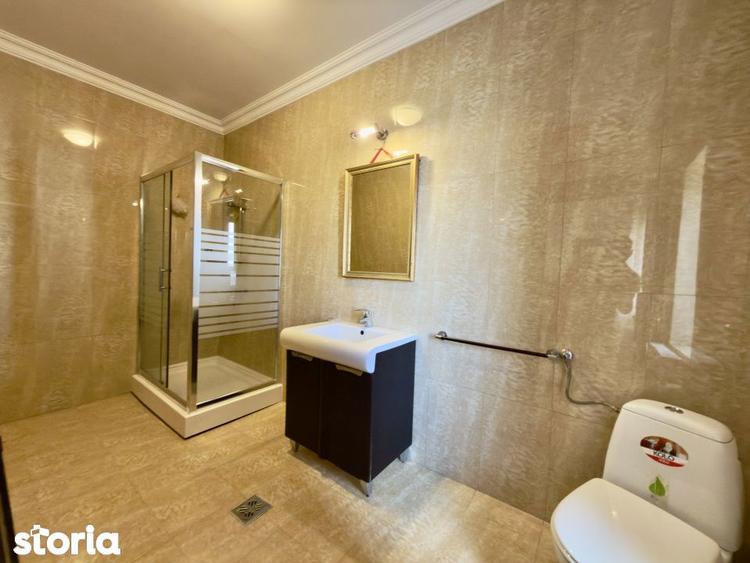 Casă cu 7 camere cu Canalizare în Tomis II
