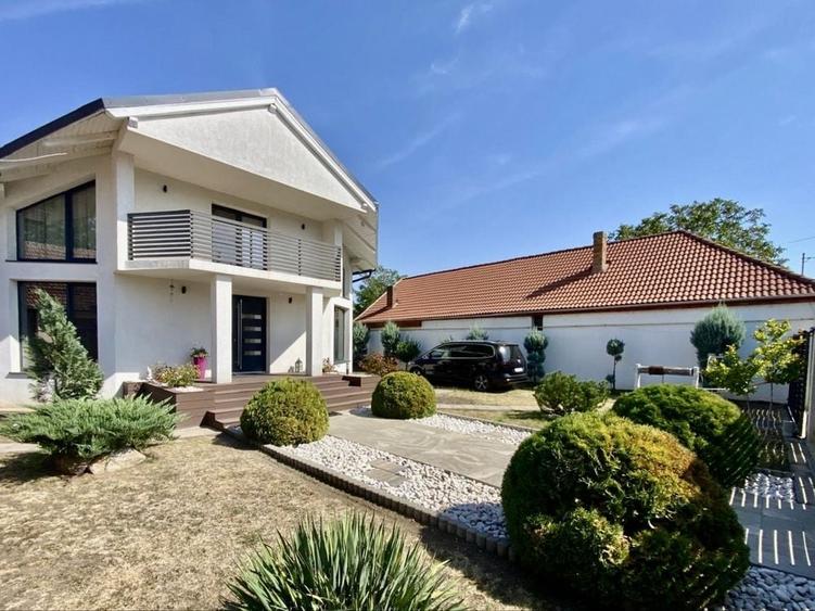 Casă cu 4 camere în Exterior Vest