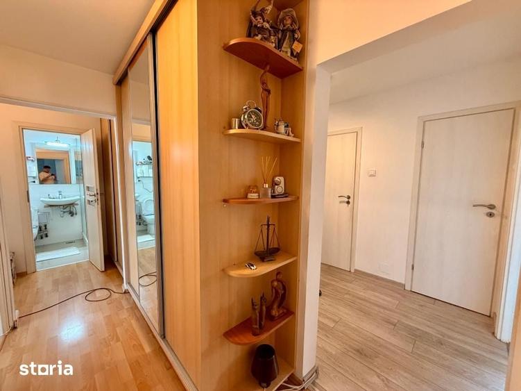 Apartament cu 4 camere decomandat în Drumul Taberei
