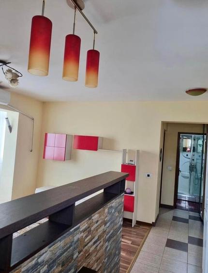 Apartament cu 3 camere semidecomandat în Păcurari