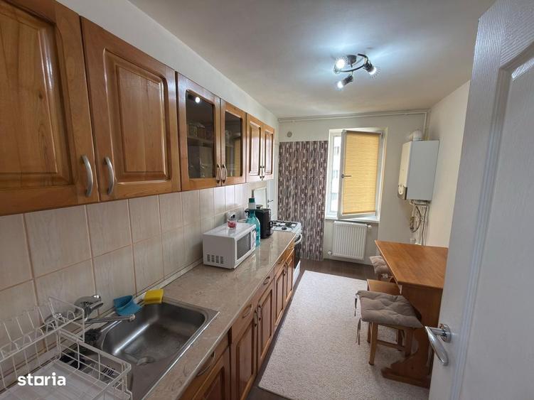 Apartament cu 4 camere decomandat în Periferie