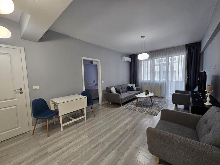 Apartament cu 2 camere decomandat, mobilat în Calea Victoriei