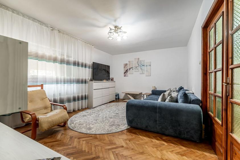 Apartament cu 3 camere semidecomandat, mobilat în Aurel Vlaicu