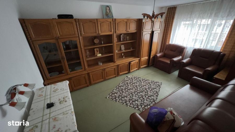 Apartament cu 2 camere decomandat în Petros