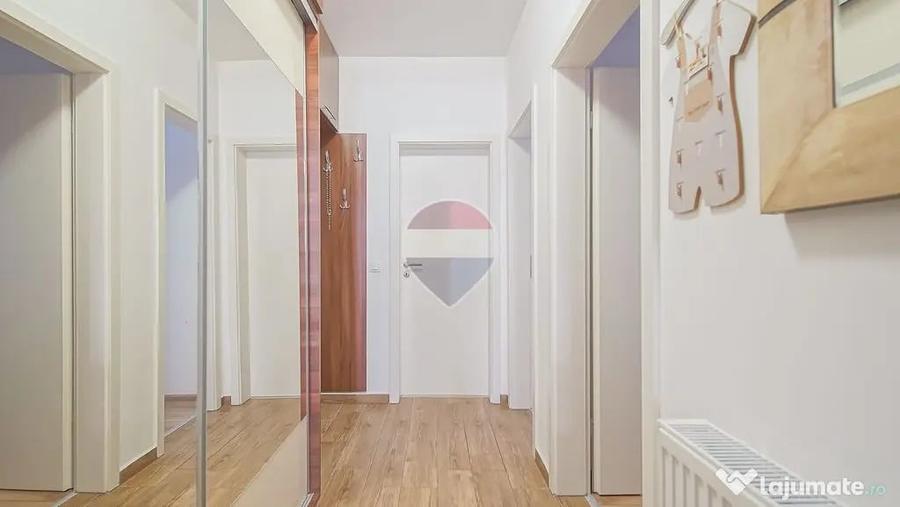 Apartament cu 3 camere decomandat în Tractorul