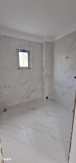 Casă cu 5 camere cu Teren 200 Mp în Lumina