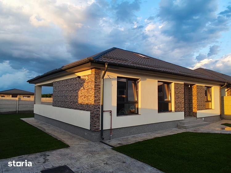 Casă cu 4 camere cu Teren 380 Mp în Joița