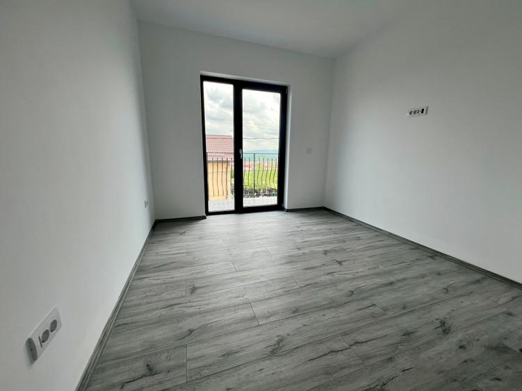 Casă cu 4 camere cu Teren 250 Mp în Horpaz