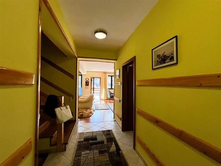 Casă individuală cu 4 camere cu Canalizare în Piatra Arsă