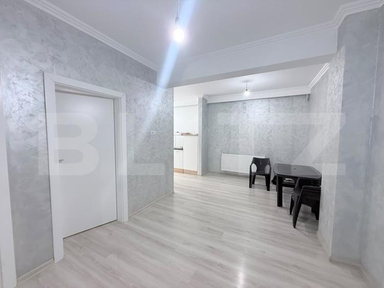 Apartament cu 3 camere semidecomandat, mobilat în Florești