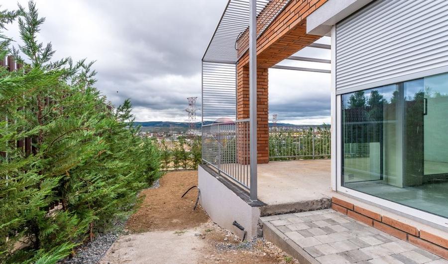 Duplex cu 4 camere cu Teren 325 Mp în Nord-Est