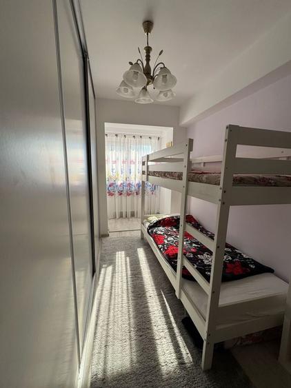 Apartament cu 3 camere decomandat în Micro 20