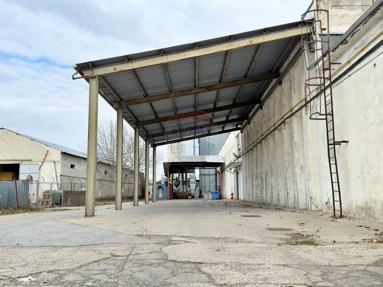 Spațiu industrial, de 6,132 mp, în Aradul Nou