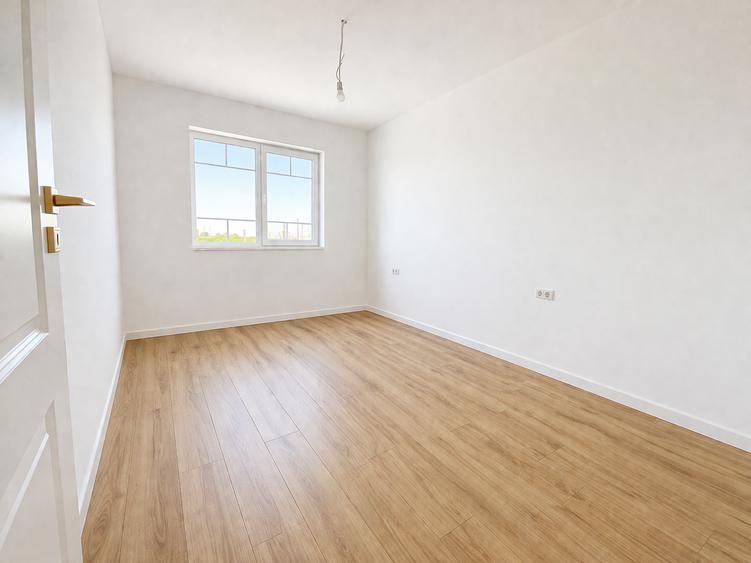 Duplex cu 4 camere cu Canalizare în Aeroport
