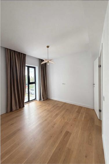 Apartament cu 3 camere semidecomandat, mobilat în Străulești