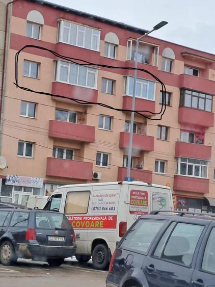 Apartament cu 4 camere decomandat în Central