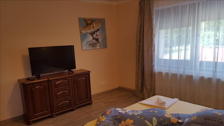 Casă cu 3 camere cu Canalizare în Periferie