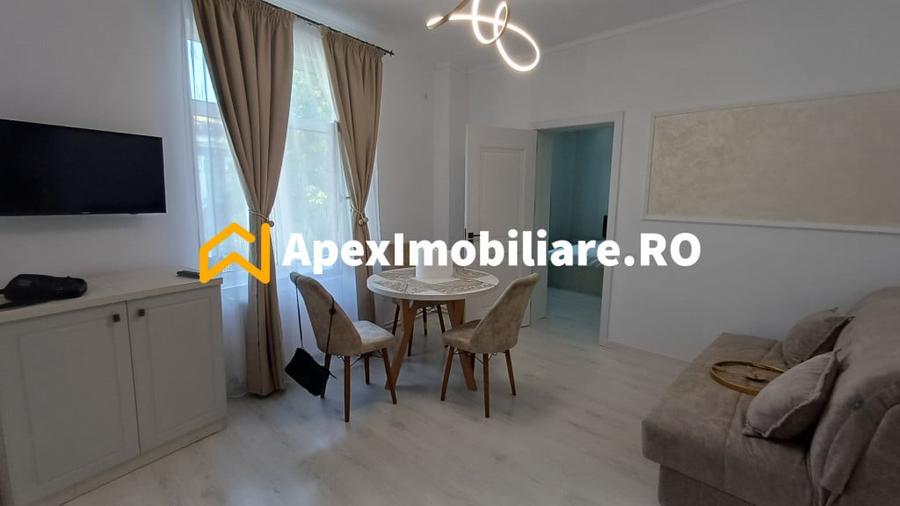 Apartament cu 3 camere semidecomandat în Moșilor