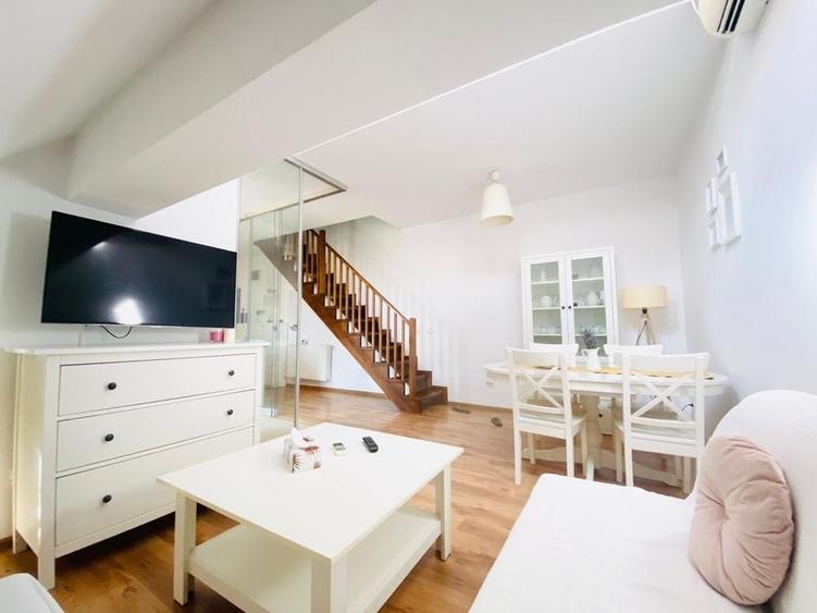 Apartament cu 4 camere semidecomandat în Central